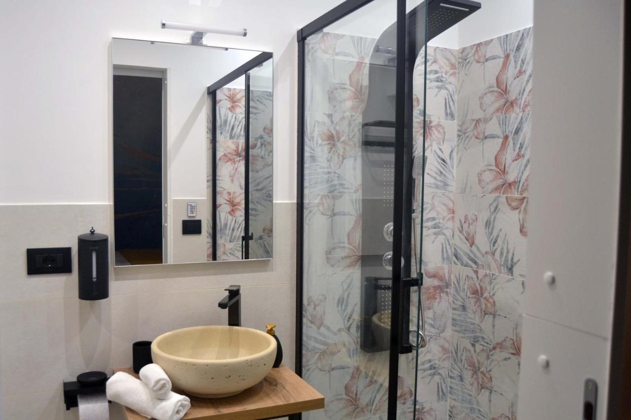 Room&Chiaia Neapol Zewnętrze zdjęcie