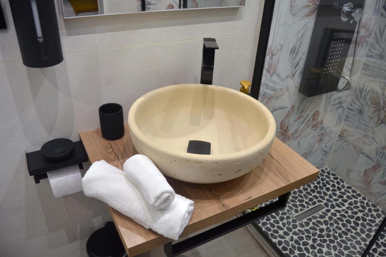 Room&Chiaia Neapol Zewnętrze zdjęcie
