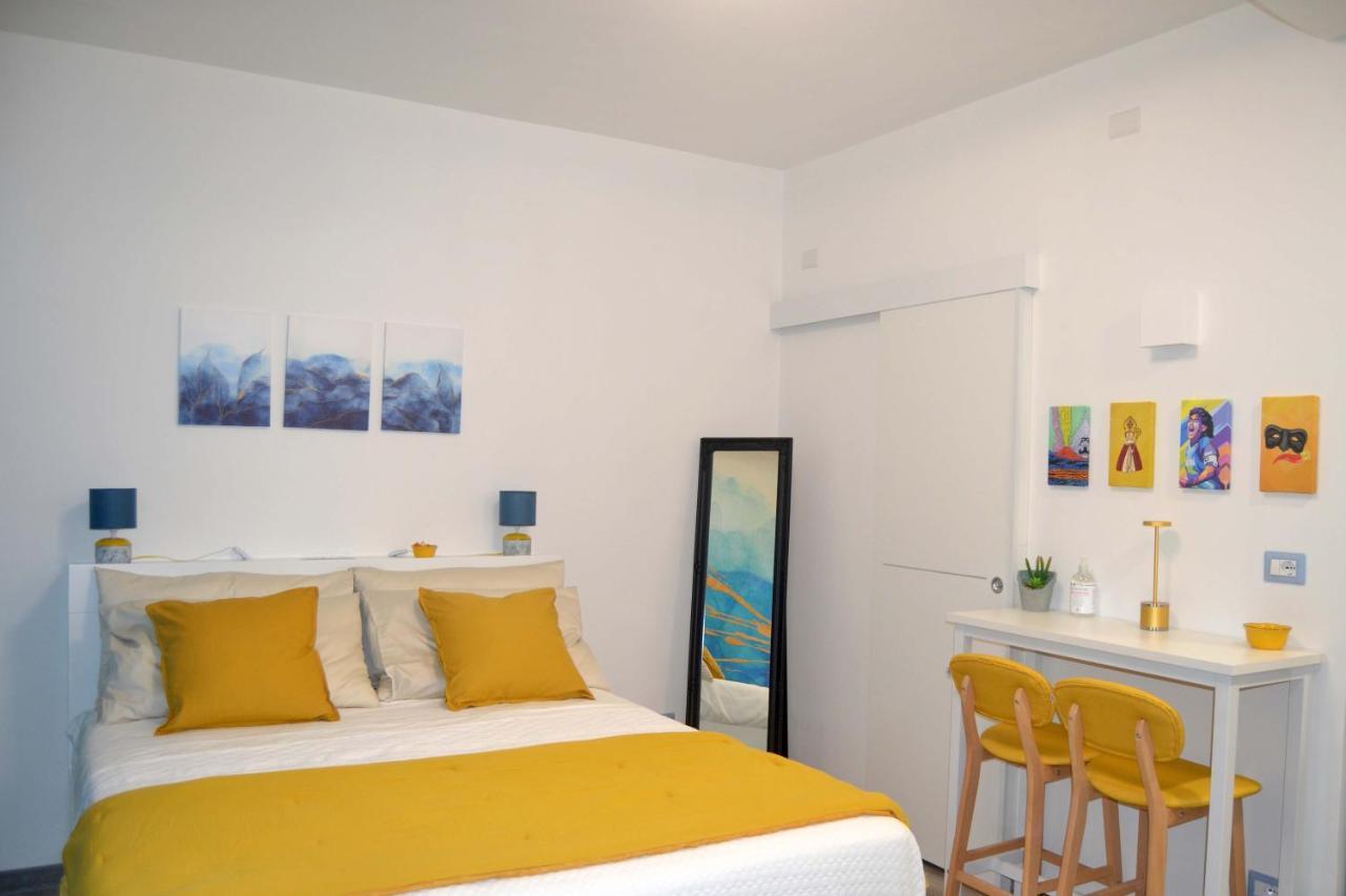Room&Chiaia Neapol Zewnętrze zdjęcie