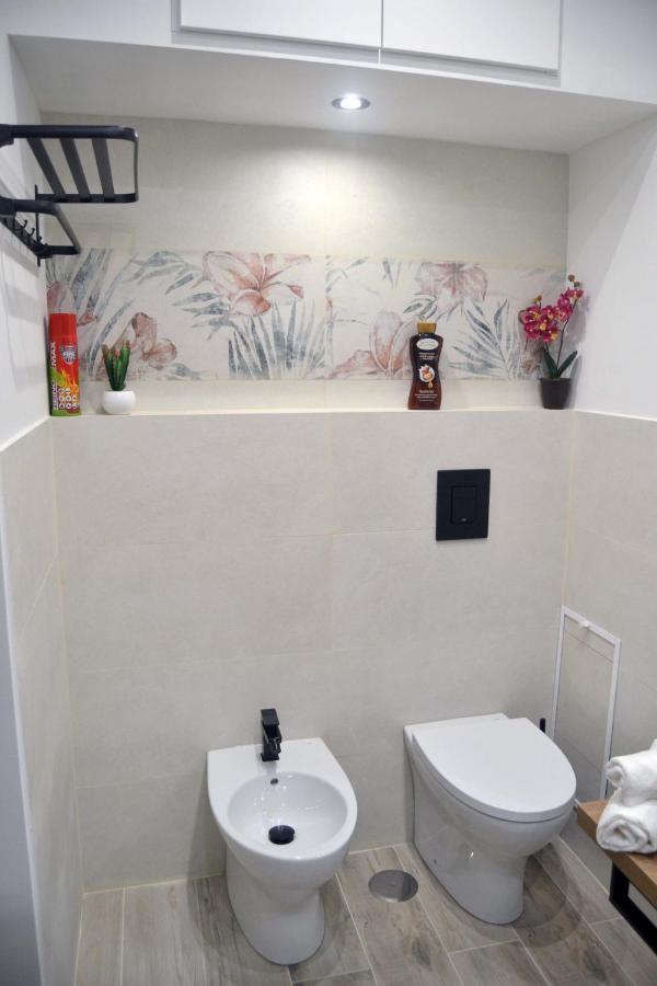 Room&Chiaia Neapol Zewnętrze zdjęcie